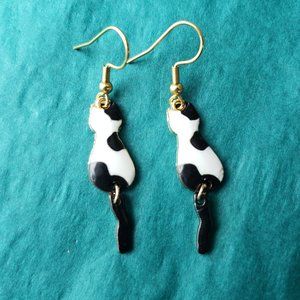 2/10$ NWOT black and white cat with articulated tail earrings